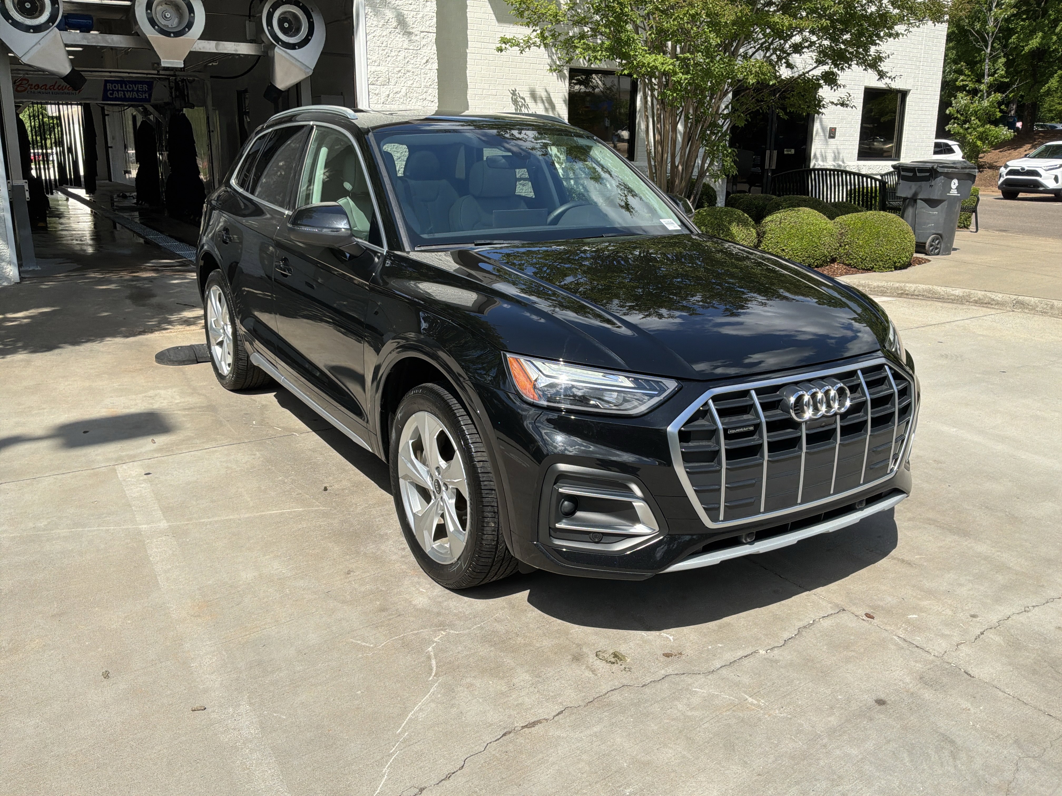 Used 2021 Audi Q5 2.0T Premium Plus w/ Premium Plus Package AWD/4WD image 2