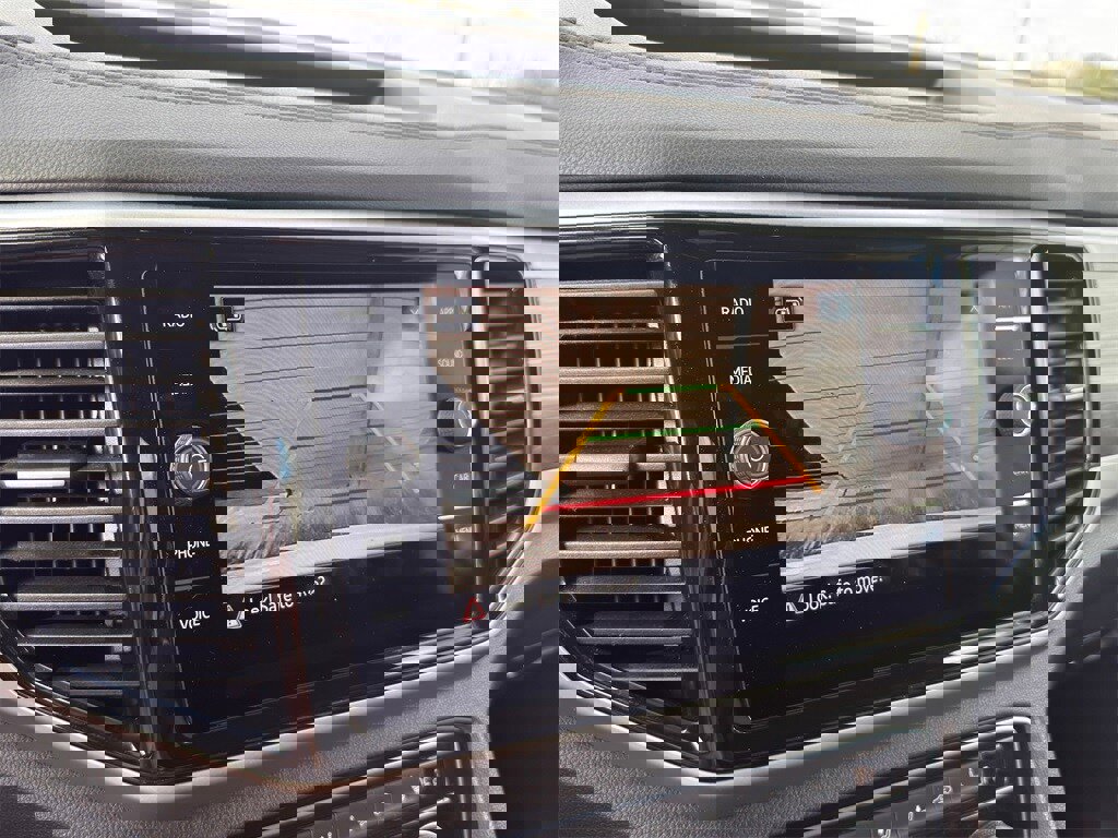 Used 2023 Volkswagen Atlas Cross Sport SE w/ Panoramic Sunroof Package image 19