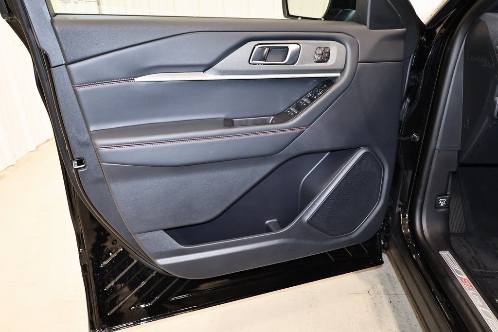 New 2026 Ford Explorer ST-Line w/ ST-Line Street Pack image 9