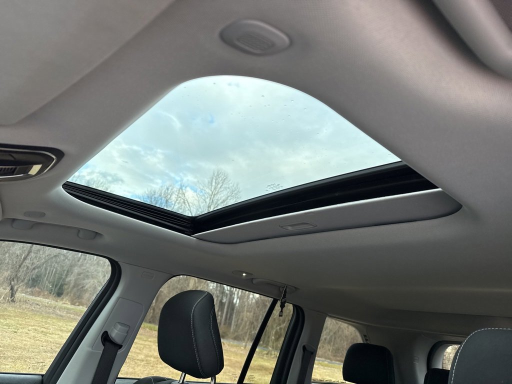 Used 2023 Jeep Grand Cherokee Laredo image 16