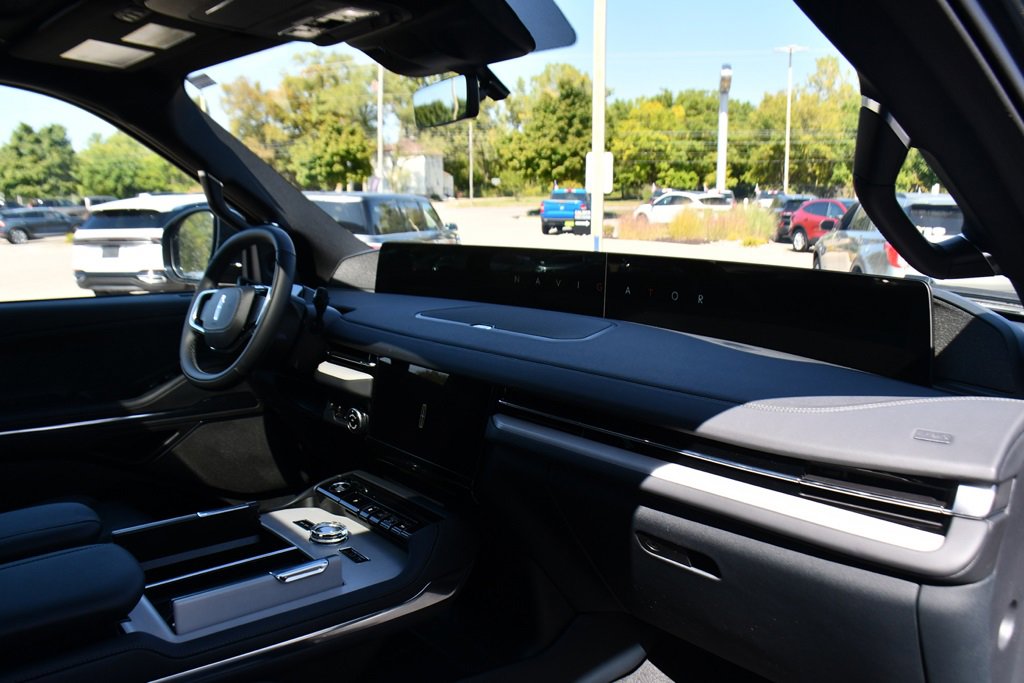 New 2025 Lincoln Navigator Reserve w/ Jet Appearance Package image 15