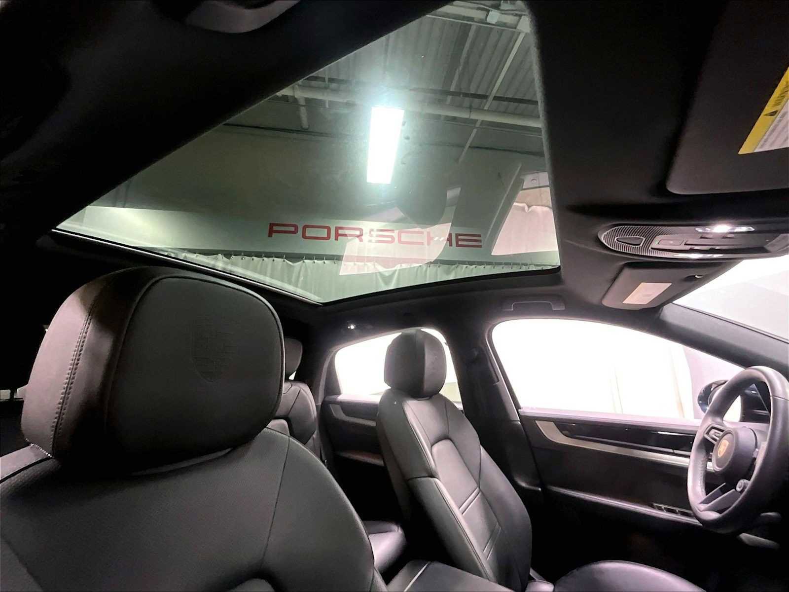 Used 2025 Porsche Cayenne Coupe image 27