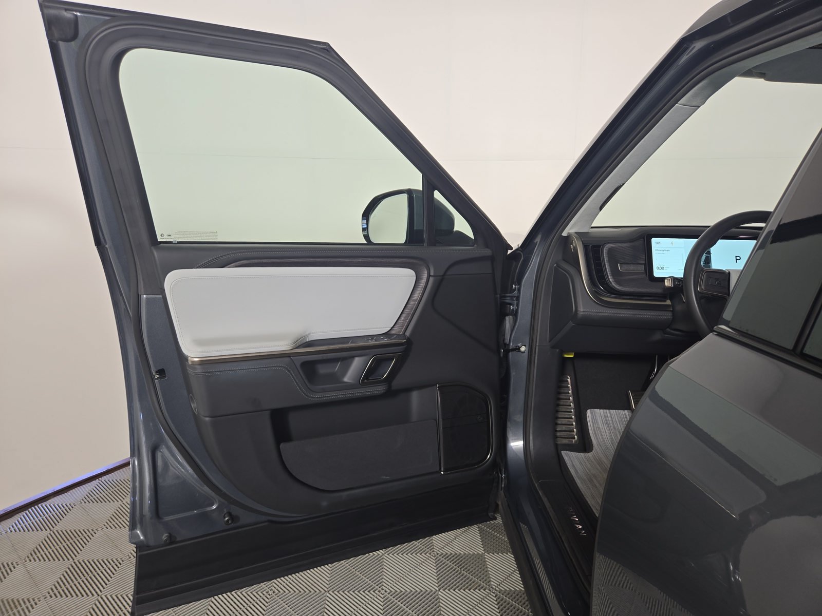 Used 2024 Rivian R1T Adventure Dual AWD/4WD image 16