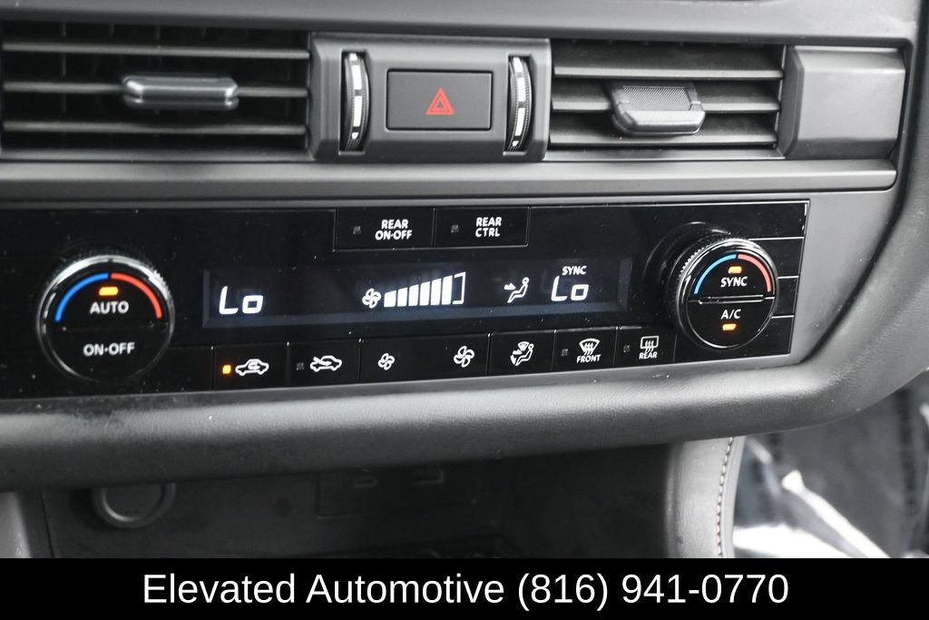 Used 2024 Nissan Pathfinder S AWD/4WD image 11