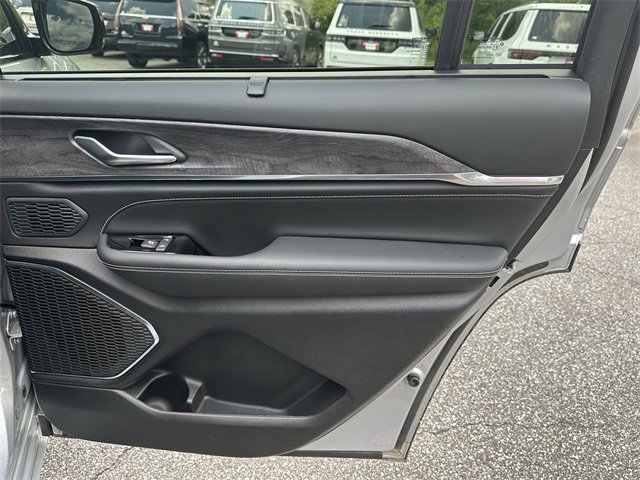 Used 2024 Jeep Grand Cherokee L Overland w/ Luxury Tech Group IV image 17