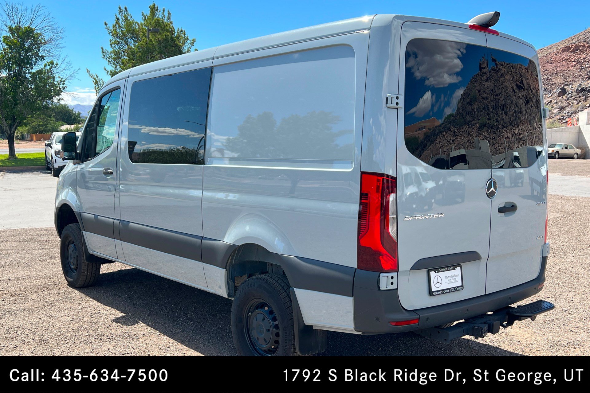 Used 2025 Mercedes-Benz Sprinter 2500 image 3