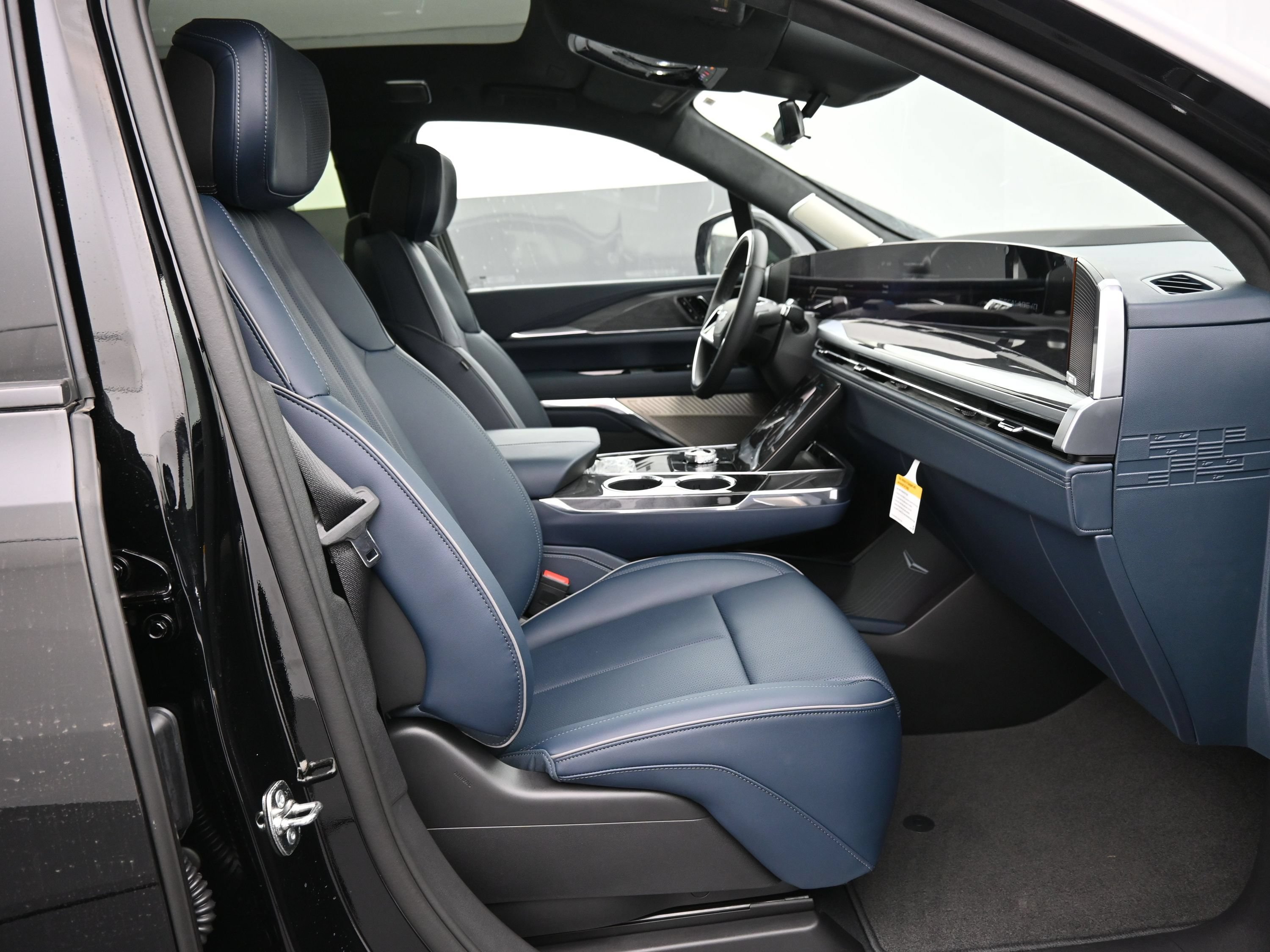 New 2025 Cadillac Escalade IQ Luxury 2 AWD/4WD image 13