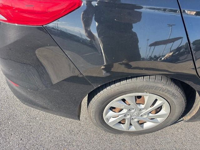 Used 2017 Hyundai Elantra SE FWD image 16