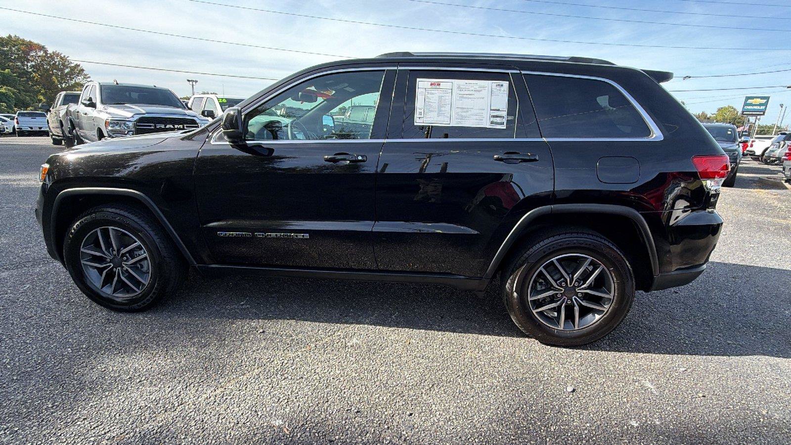 Used 2019 Jeep Grand Cherokee Laredo w/ Laredo X Package RWD image 10