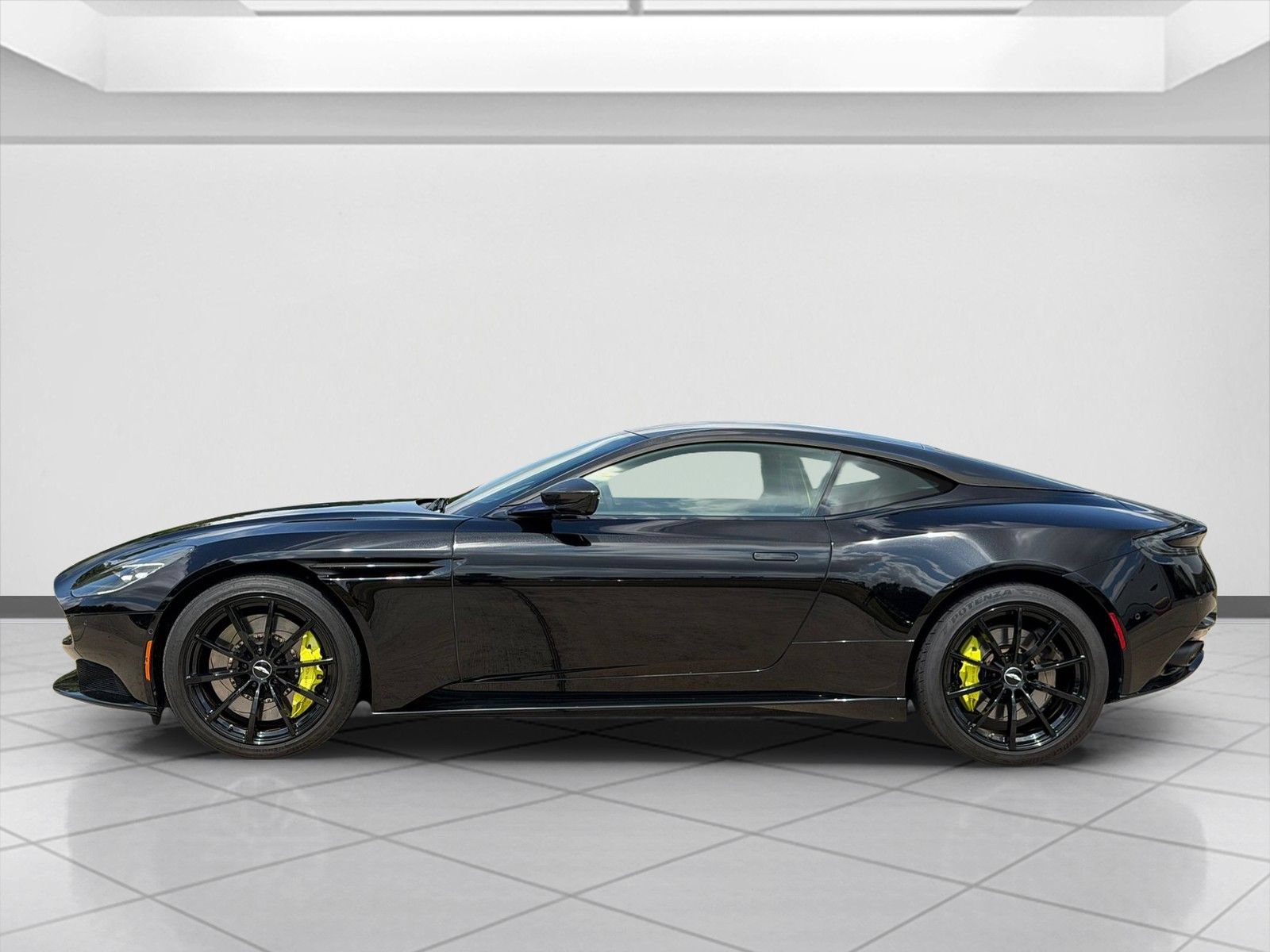 Used 2019 Aston Martin DB11 AMR RWD image 7