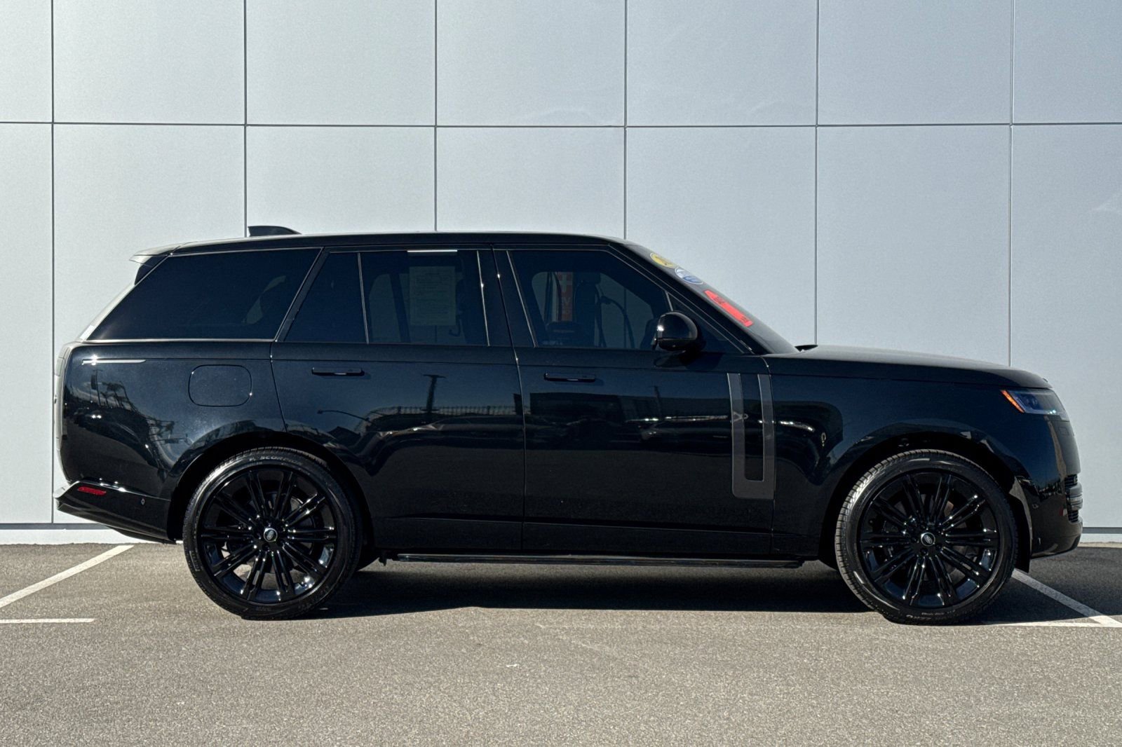 Certified 2023 Land Rover Range Rover SE image 6