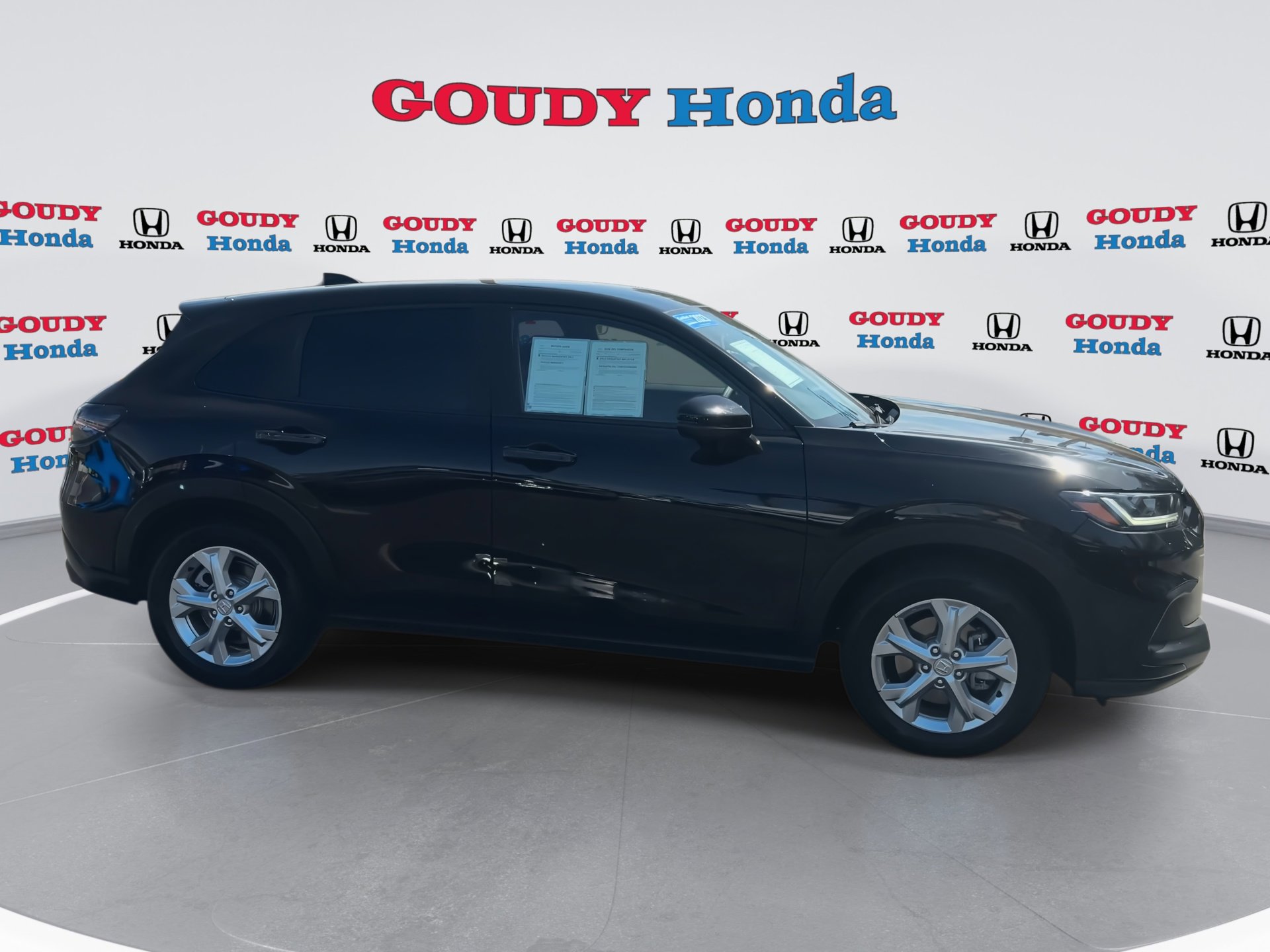Certified 2023 Honda HR-V LX image 2