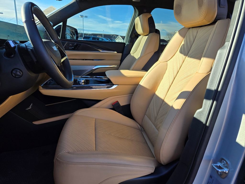 New 2025 Cadillac Escalade IQ Luxury 2 w/ LPO, Etrunk Organizer Package image 4