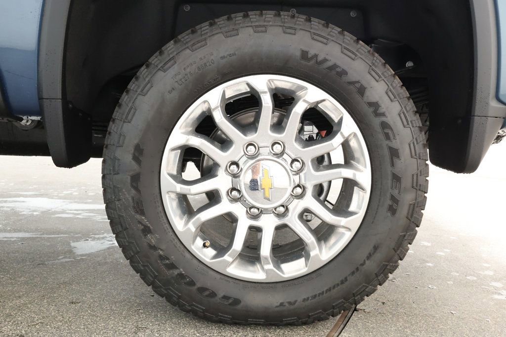 Used 2025 Chevrolet Silverado 3500 LTZ w/ LTZ Premium Package image 7