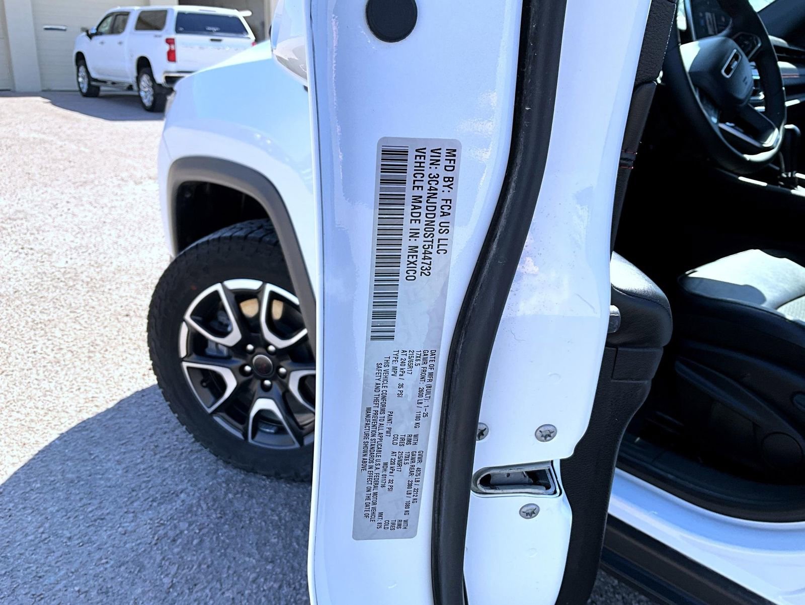 Used 2025 Jeep Compass Trailhawk AWD/4WD image 25