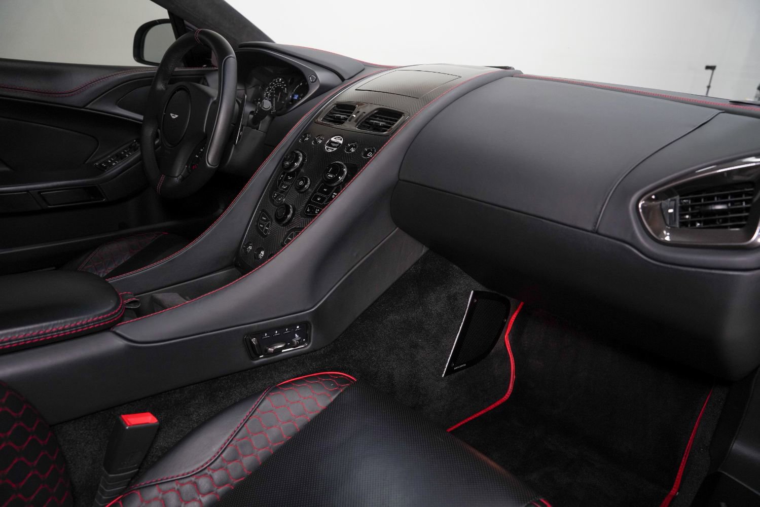 Used 2014 Aston Martin Vanquish Coupe image 31