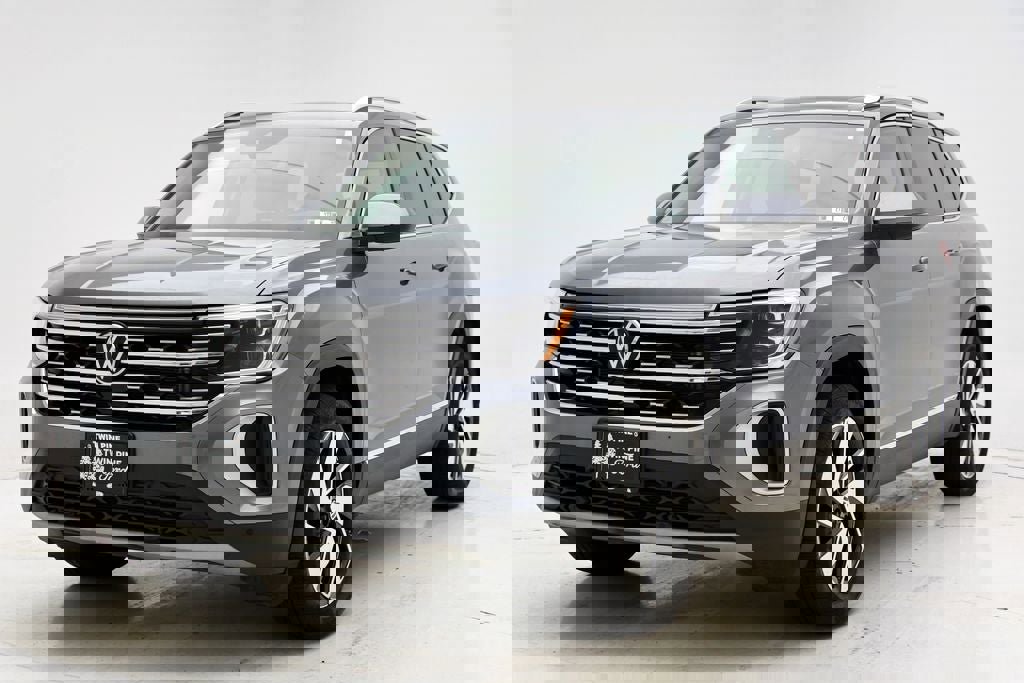 Used 2025 Volkswagen Atlas SEL image 2