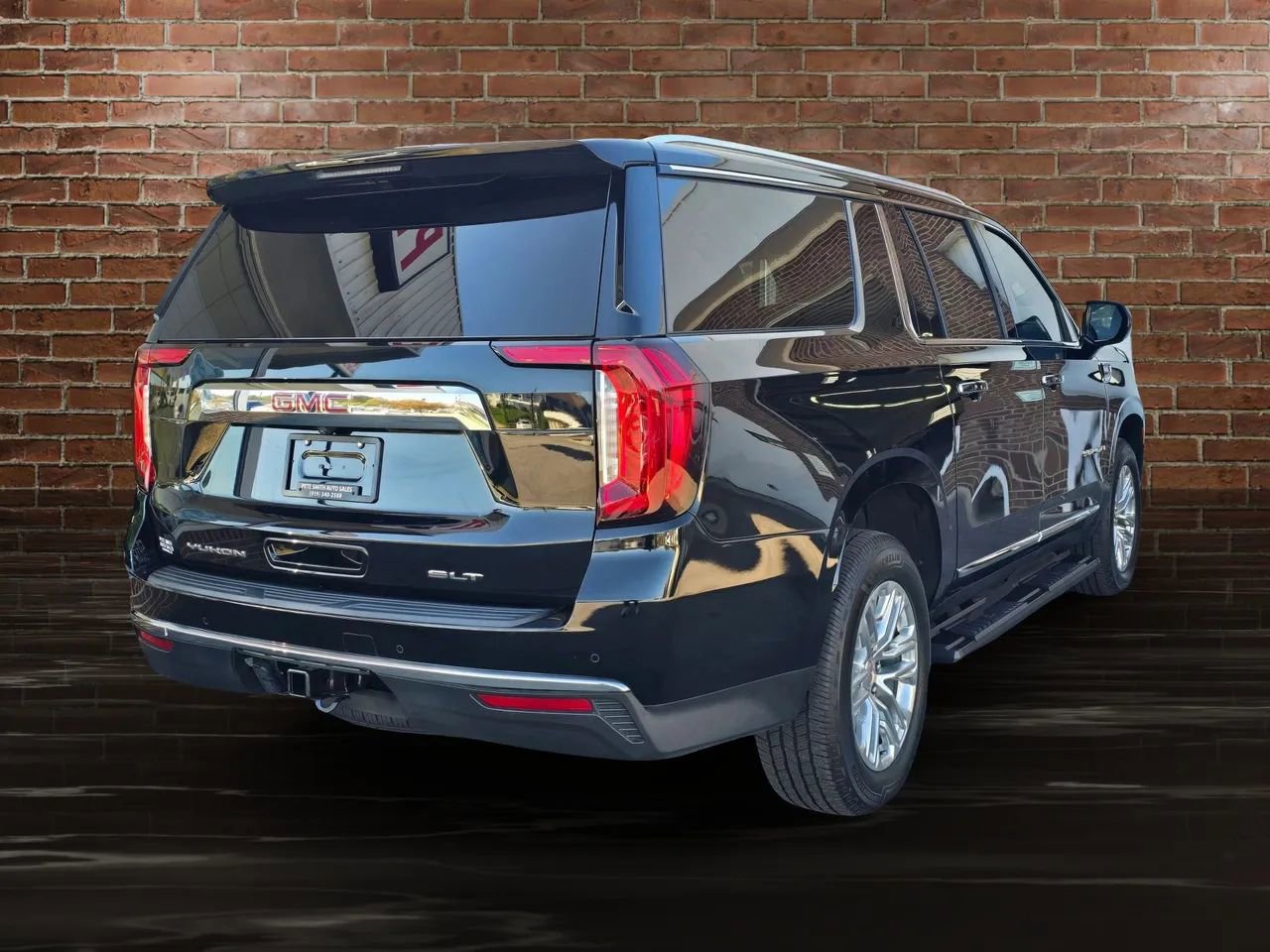 Used 2023 GMC Yukon XL SLT image 9