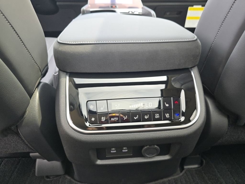 New 2025 INFINITI QX80 Sensory image 28