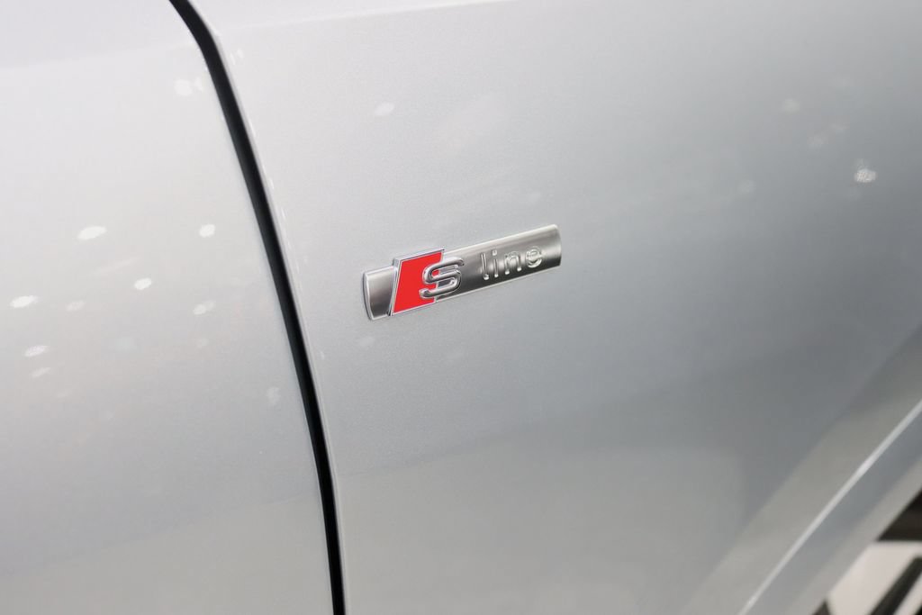 Used 2025 Audi Q8 Prestige AWD/4WD image 13