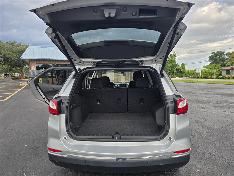 Used 2021 Chevrolet Equinox LT w/ Driver Convenience Package image 12