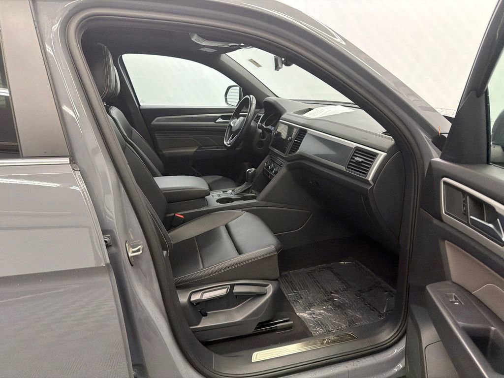 Used 2021 Volkswagen Atlas Cross Sport SE w/ Panoramic Sunroof Package image 14