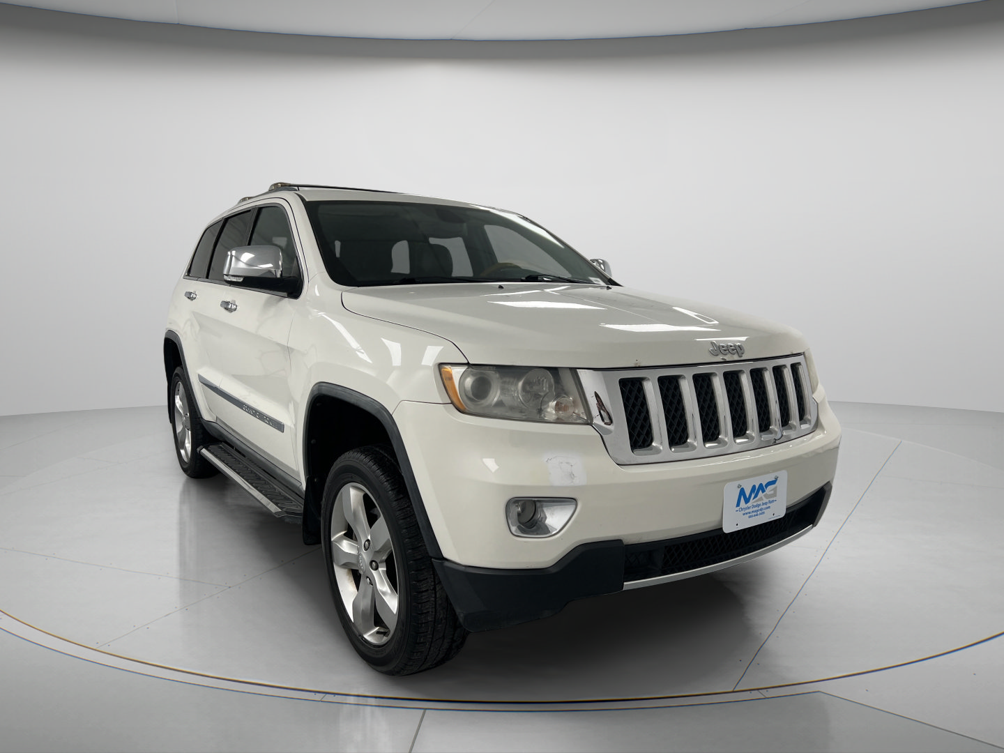 Used 2011 Jeep Grand Cherokee Overland AWD/4WD image 2