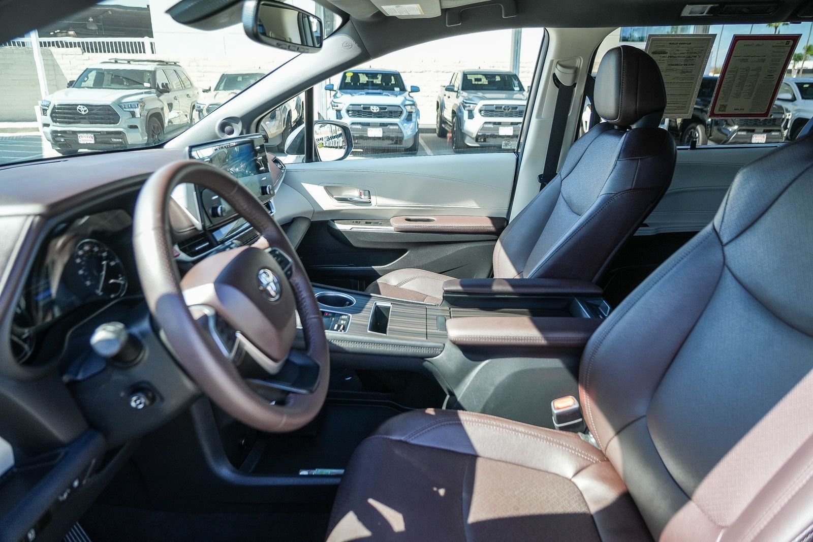 Certified 2024 Toyota Sienna Platinum FWD image 18