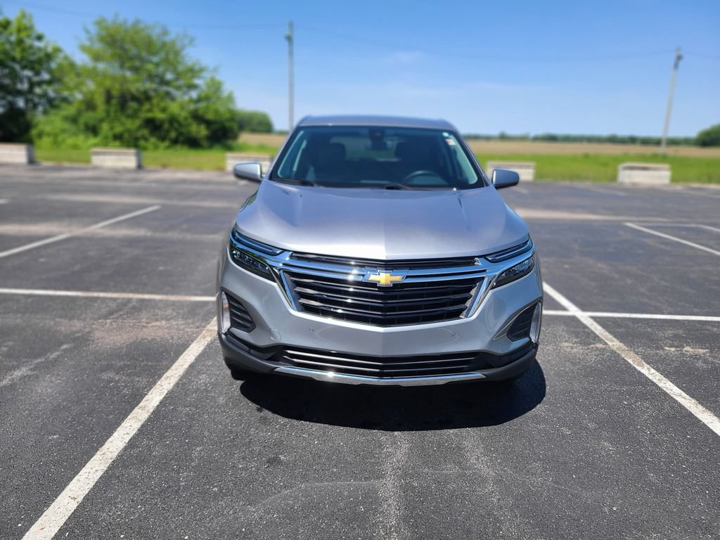 Used 2024 Chevrolet Equinox LT AWD/4WD image 2
