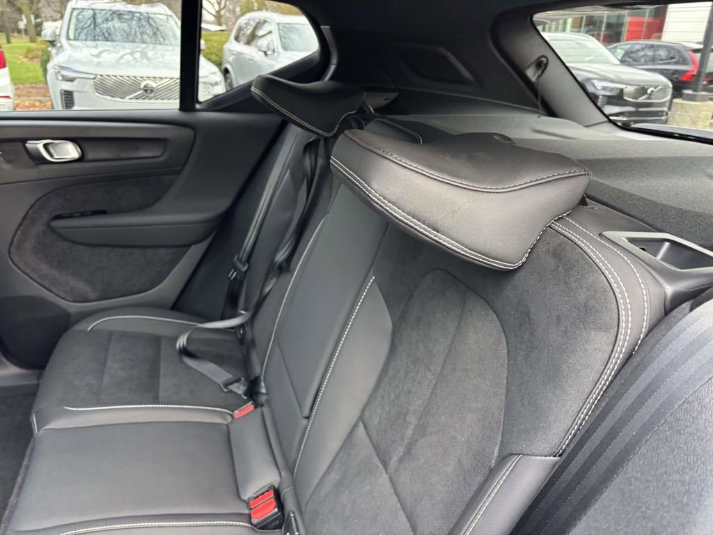 New 2026 Volvo XC40 B5 Ultra w/ Protection Package Premier image 25