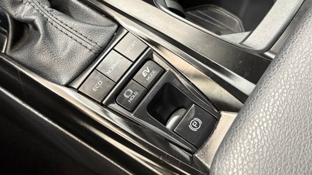 Used 2025 Toyota Camry SE FWD image 38
