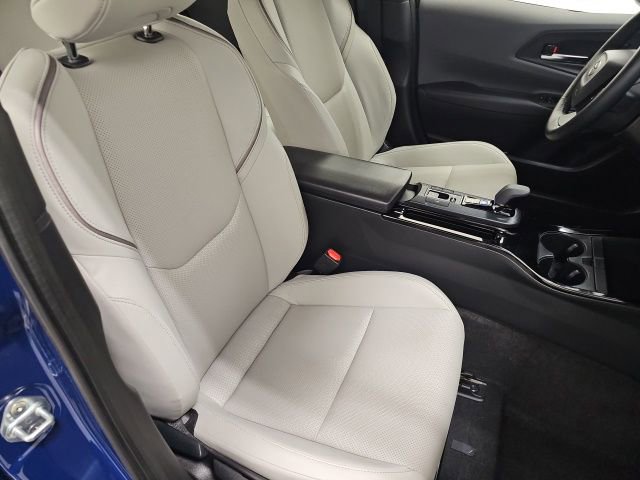 Used 2025 Toyota Prius XLE image 36