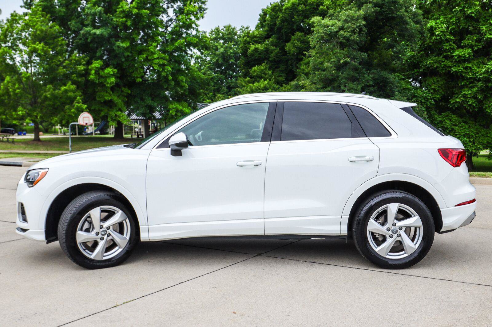 Used 2020 Audi Q3 2.0T Premium w/ Convenience Package AWD/4WD image 4