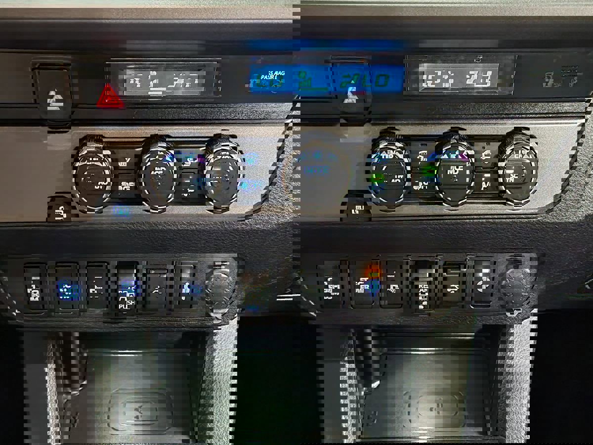 Used 2021 Toyota Tacoma TRD Sport w/ Technology Package image 39