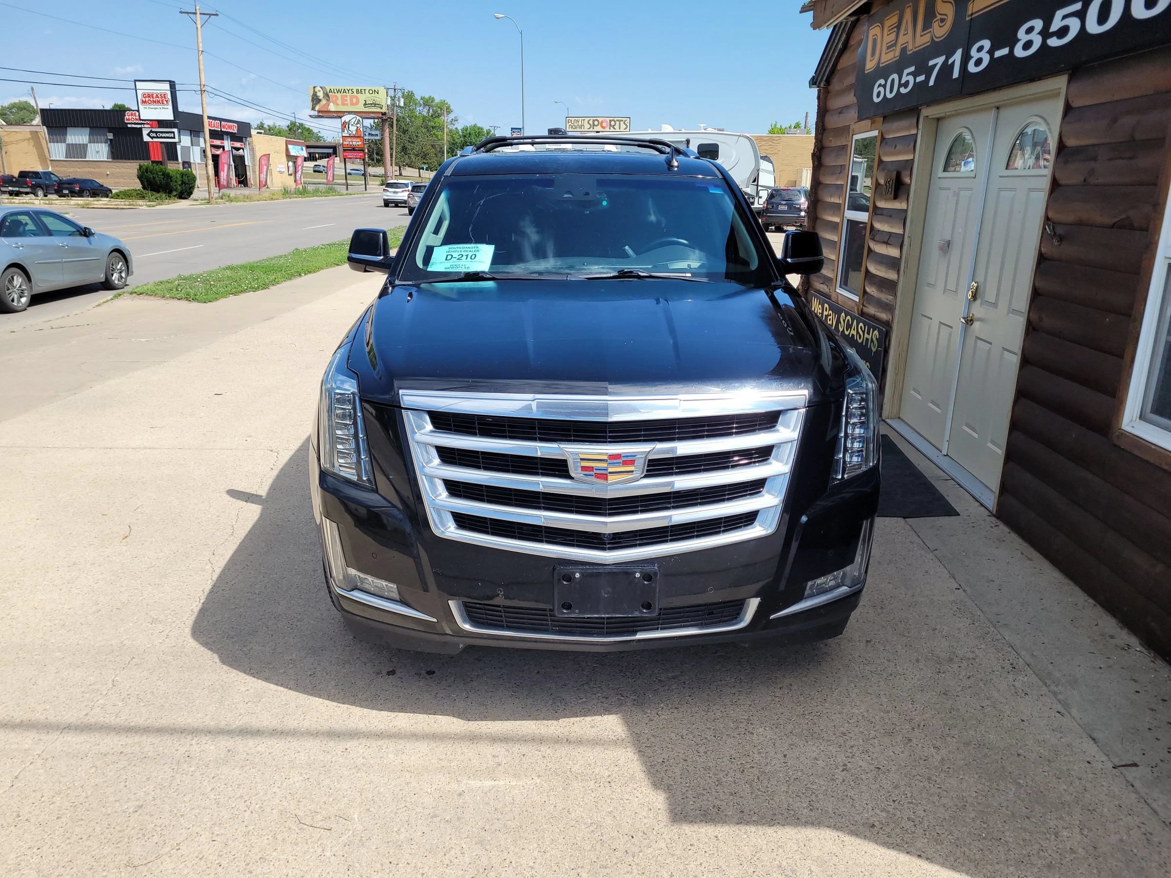 Used 2017 Cadillac Escalade Luxury AWD/4WD image 3