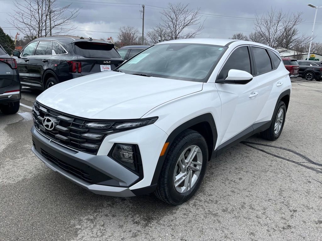Used 2025 Hyundai Tucson SE image 3