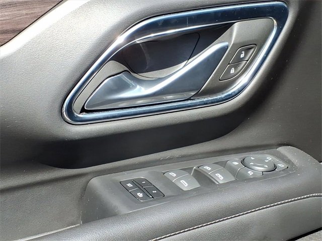 Used 2023 Chevrolet Suburban Z71 w/ Luxury Package image 17