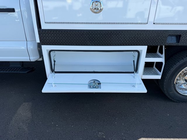 New 2026 Ford F550 4x4 Crew Cab image 15