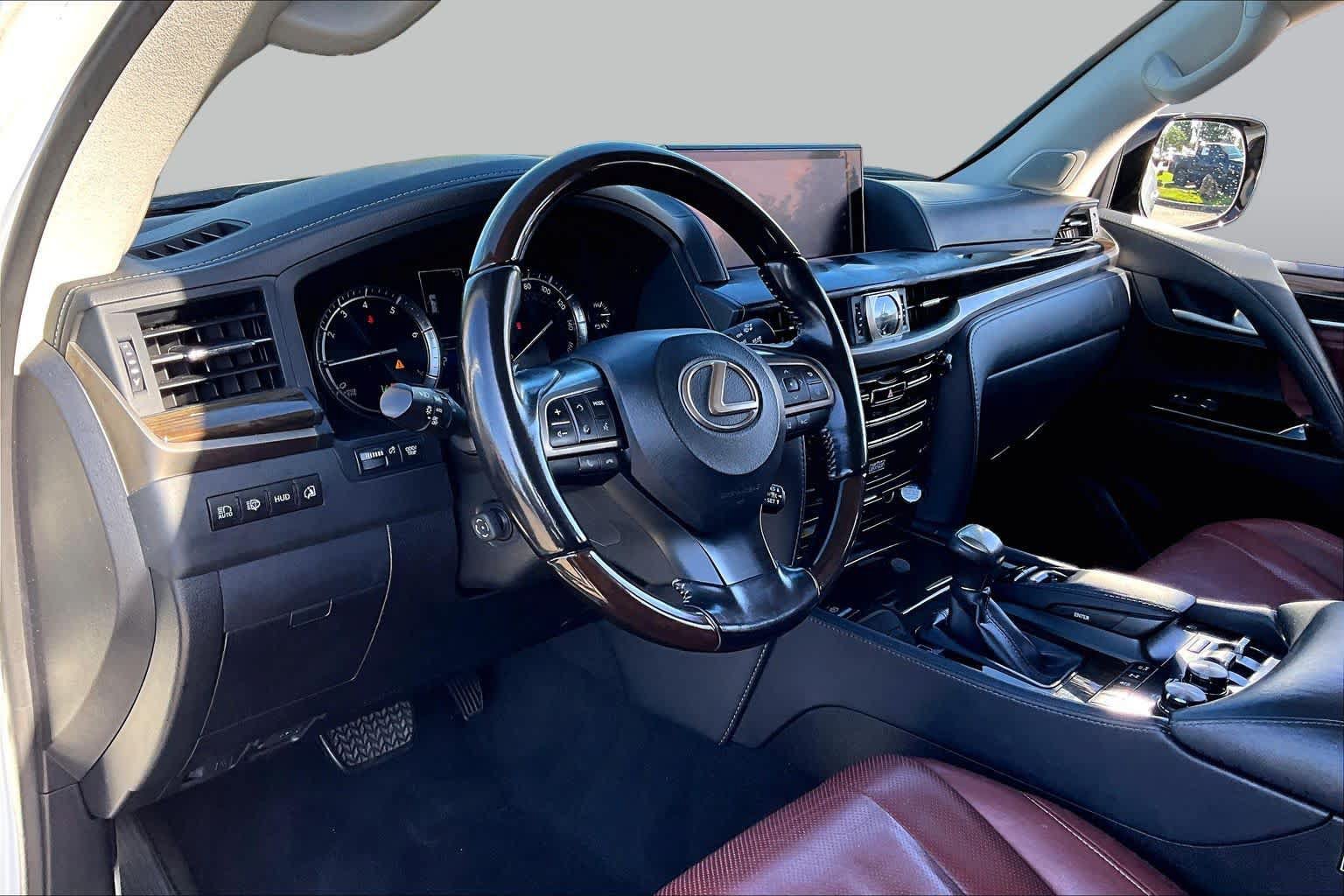 Used 2021 Lexus LX 570 4WD w/ Luxury Package image 15
