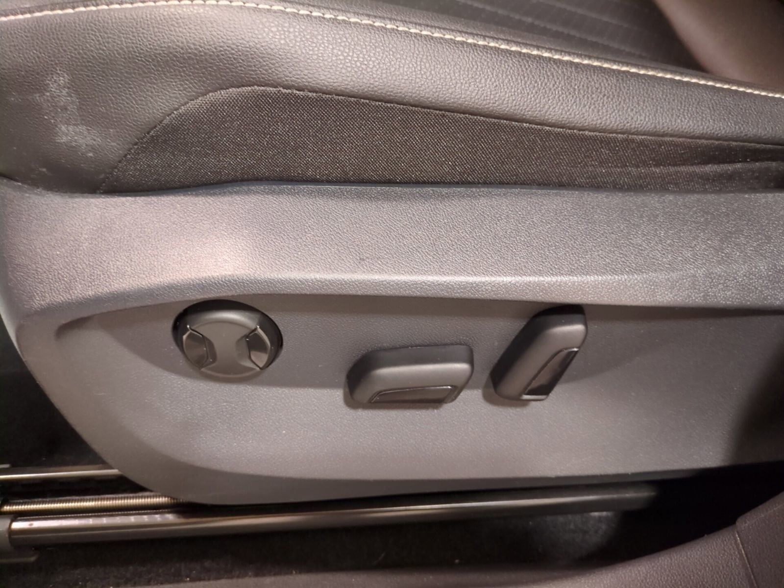 Used 2022 Volkswagen Tiguan SE image 18