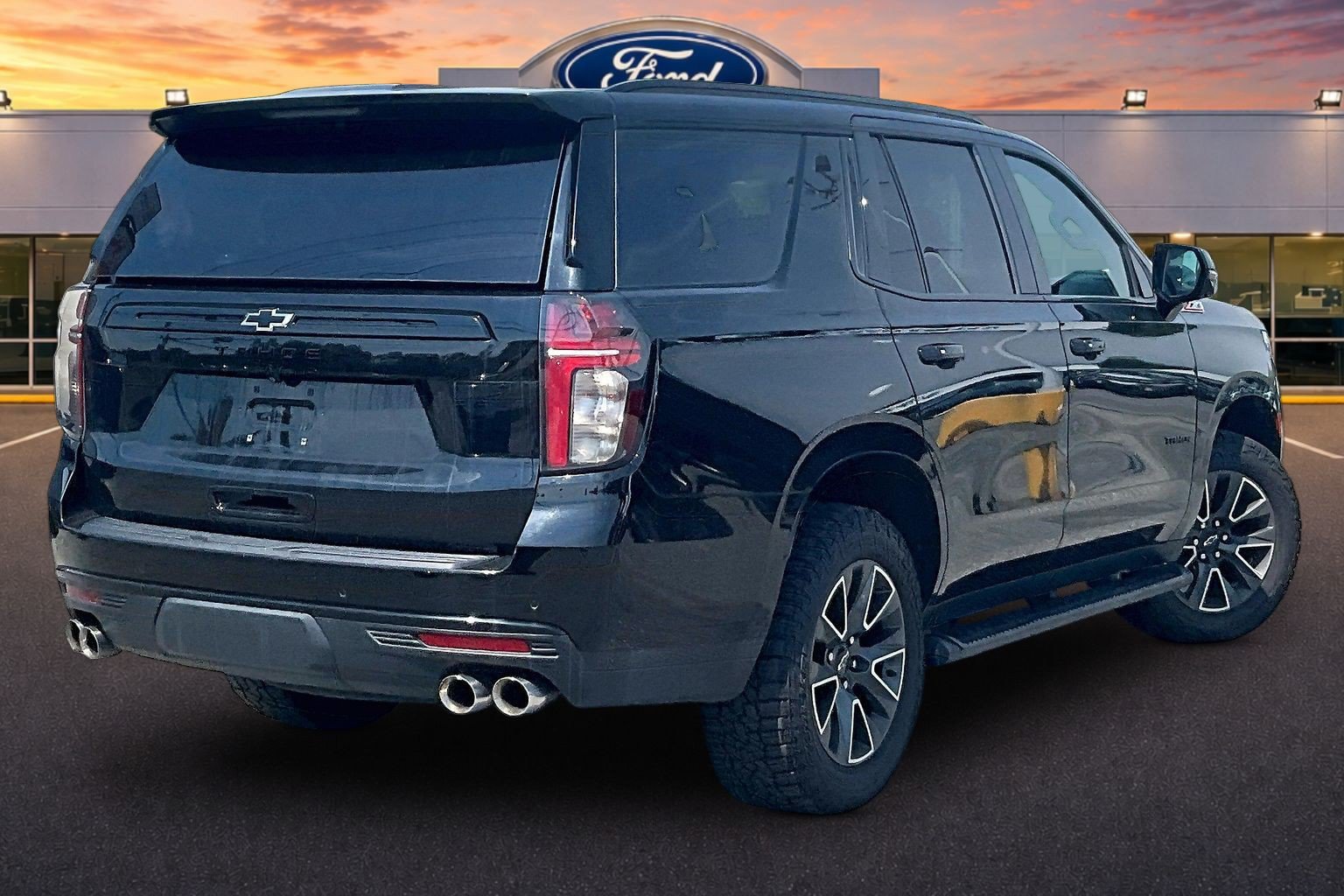 Used 2024 Chevrolet Tahoe Z71 w/ Z71 Off-Road Package AWD/4WD image 13