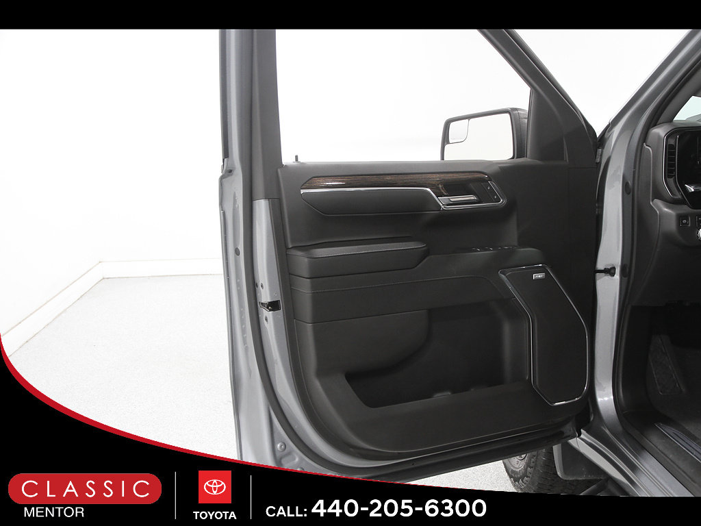 Used 2024 GMC Sierra 1500 Elevation w/ Preferred Package AWD/4WD image 4
