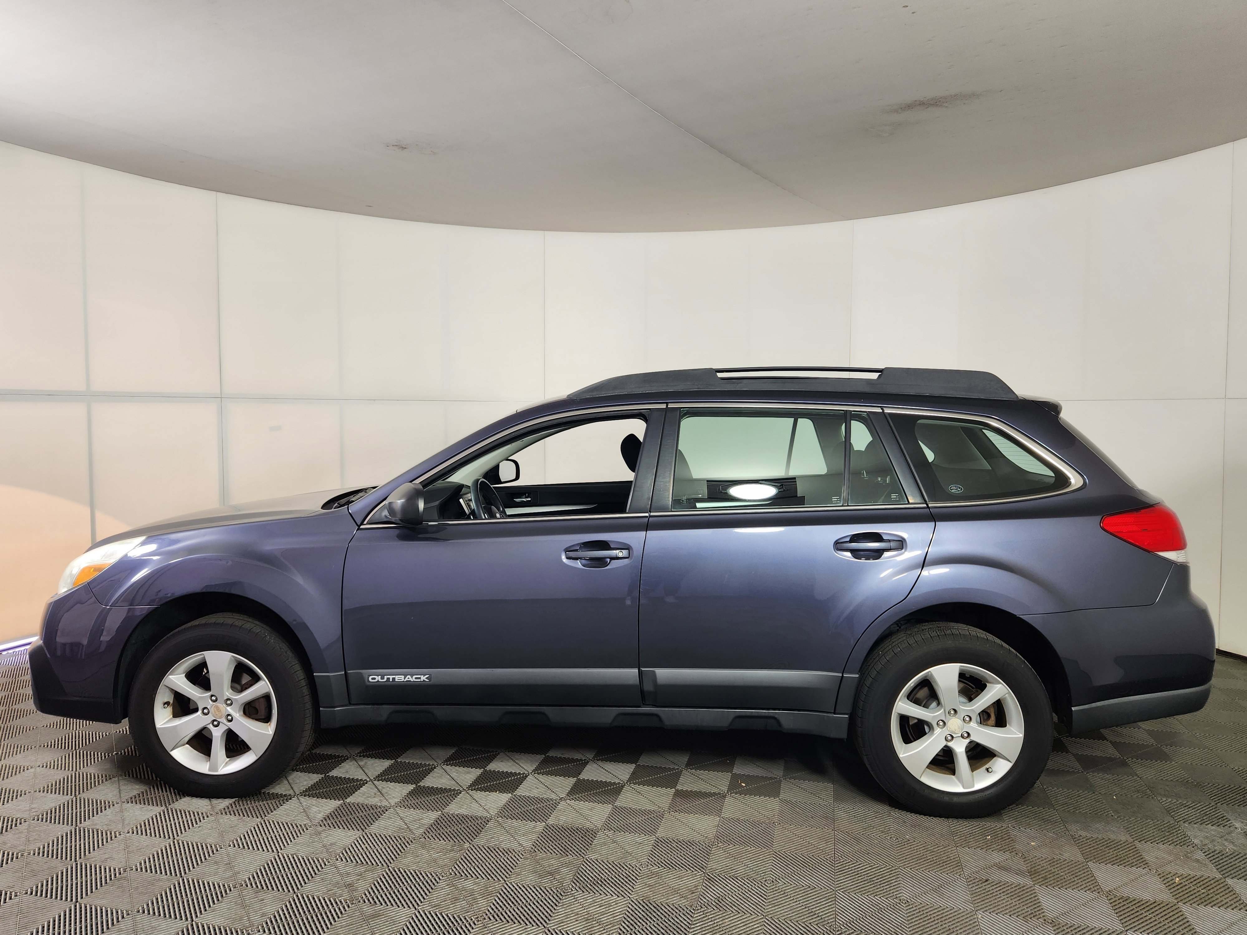 Used 2014 Subaru Outback 2.5i AWD/4WD image 4