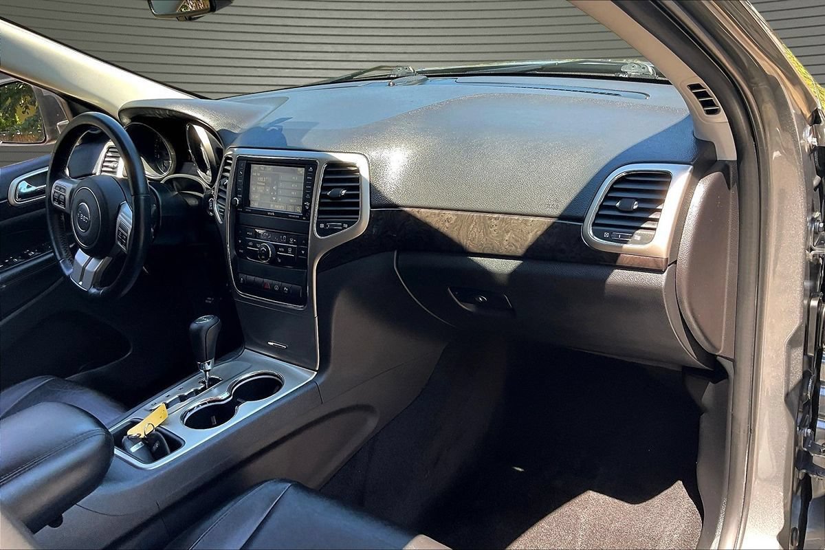 Used 2013 Jeep Grand Cherokee Laredo AWD/4WD image 24