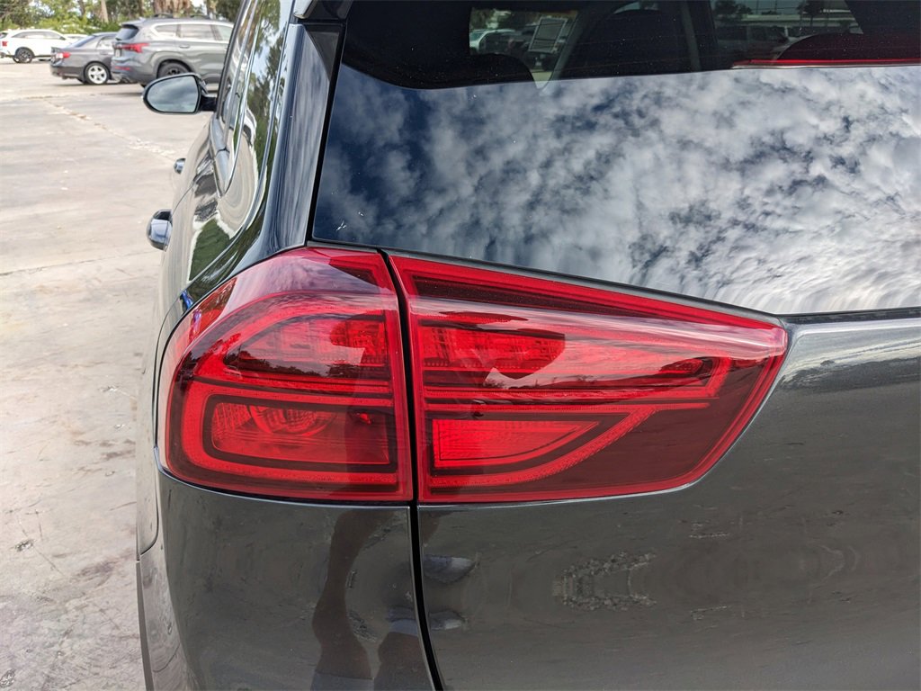 Certified 2022 Kia Niro EX image 12