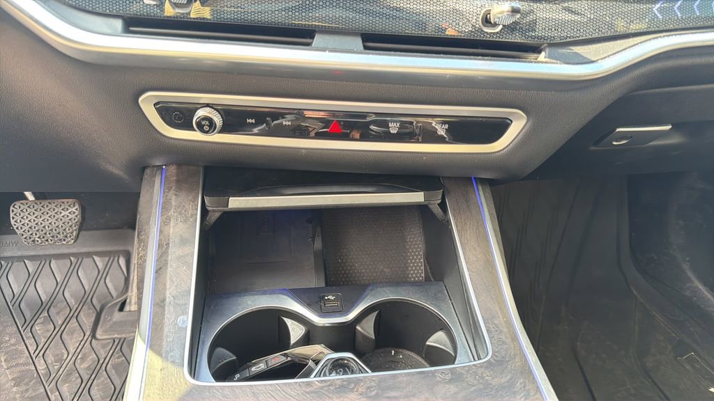 Used 2024 BMW X7 xDrive40i w/ Climate Comfort Package image 26