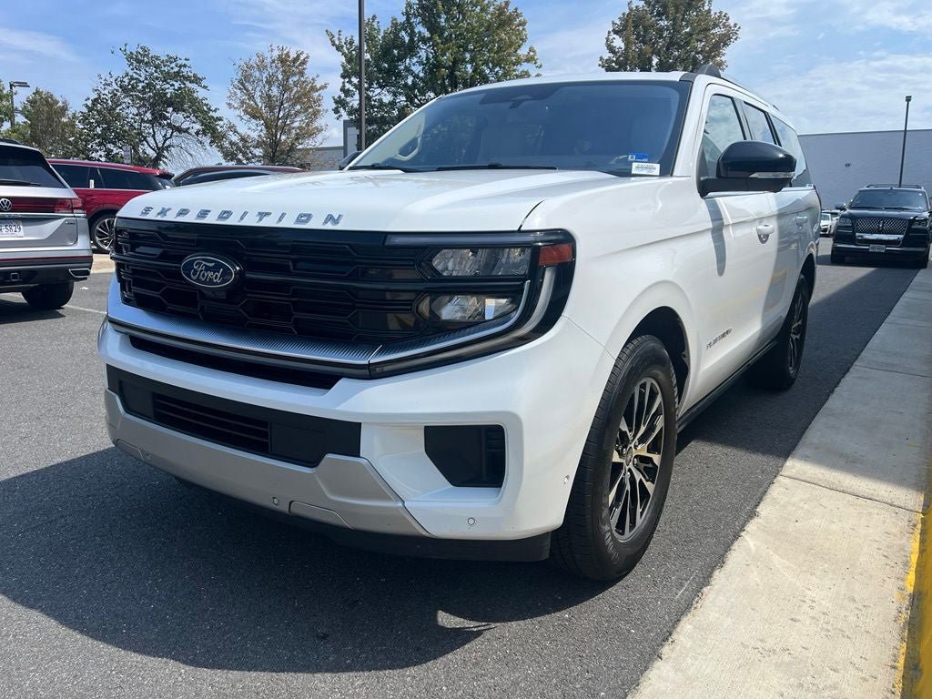 Certified 2025 Ford Expedition Platinum AWD/4WD image 3