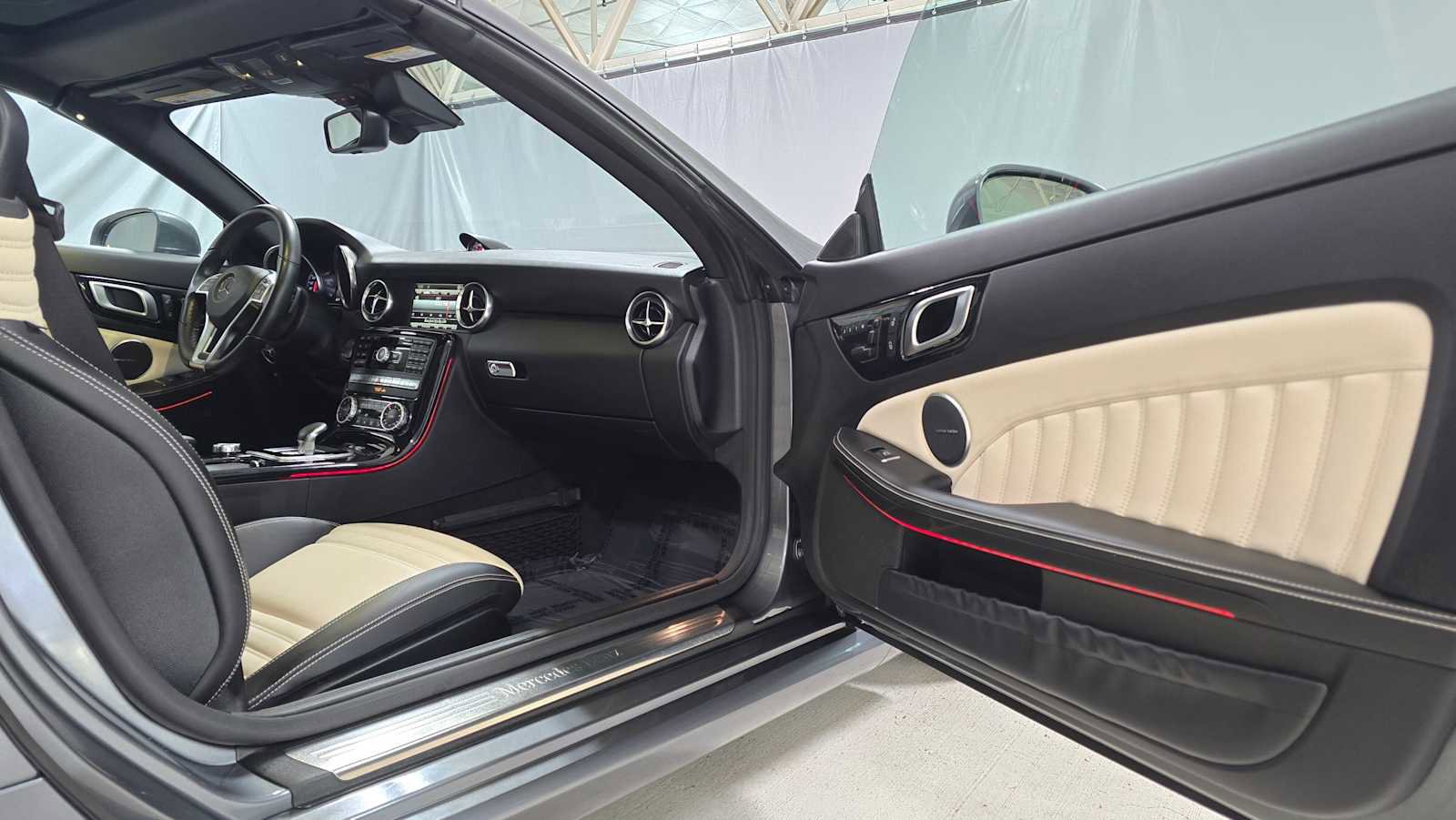 Used 2016 Mercedes-Benz SLK 300 image 10