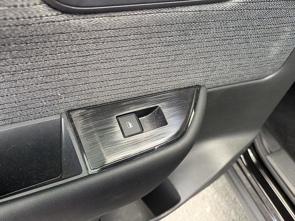 Used 2023 Nissan Rogue S image 26