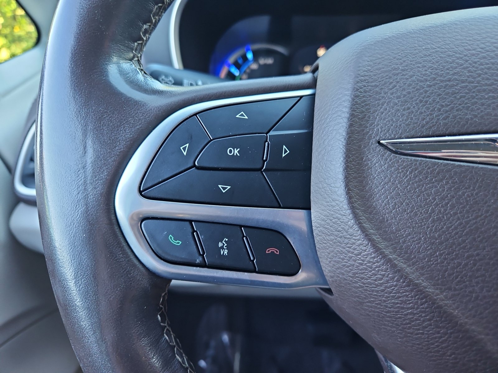 Used 2021 Chrysler Pacifica Touring-L FWD image 25